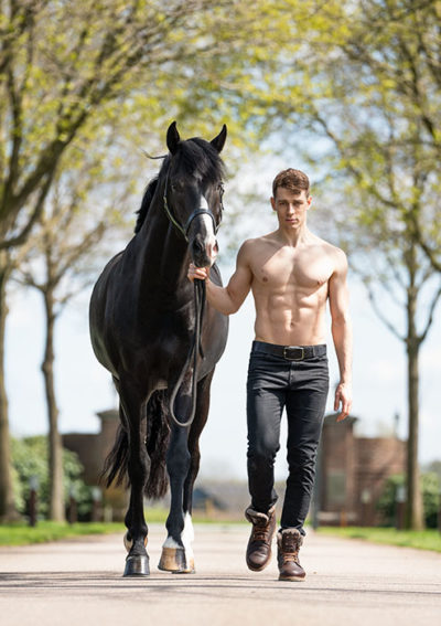 Postkarten von Horse and Hunk 2024 – Bild 2